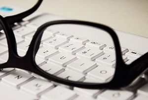 Computerbril niet aftrekbaar voor zelfstandig ondernemer