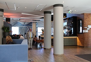 Moet een dorpshuis btw berekenen over verhuur en baromzet?